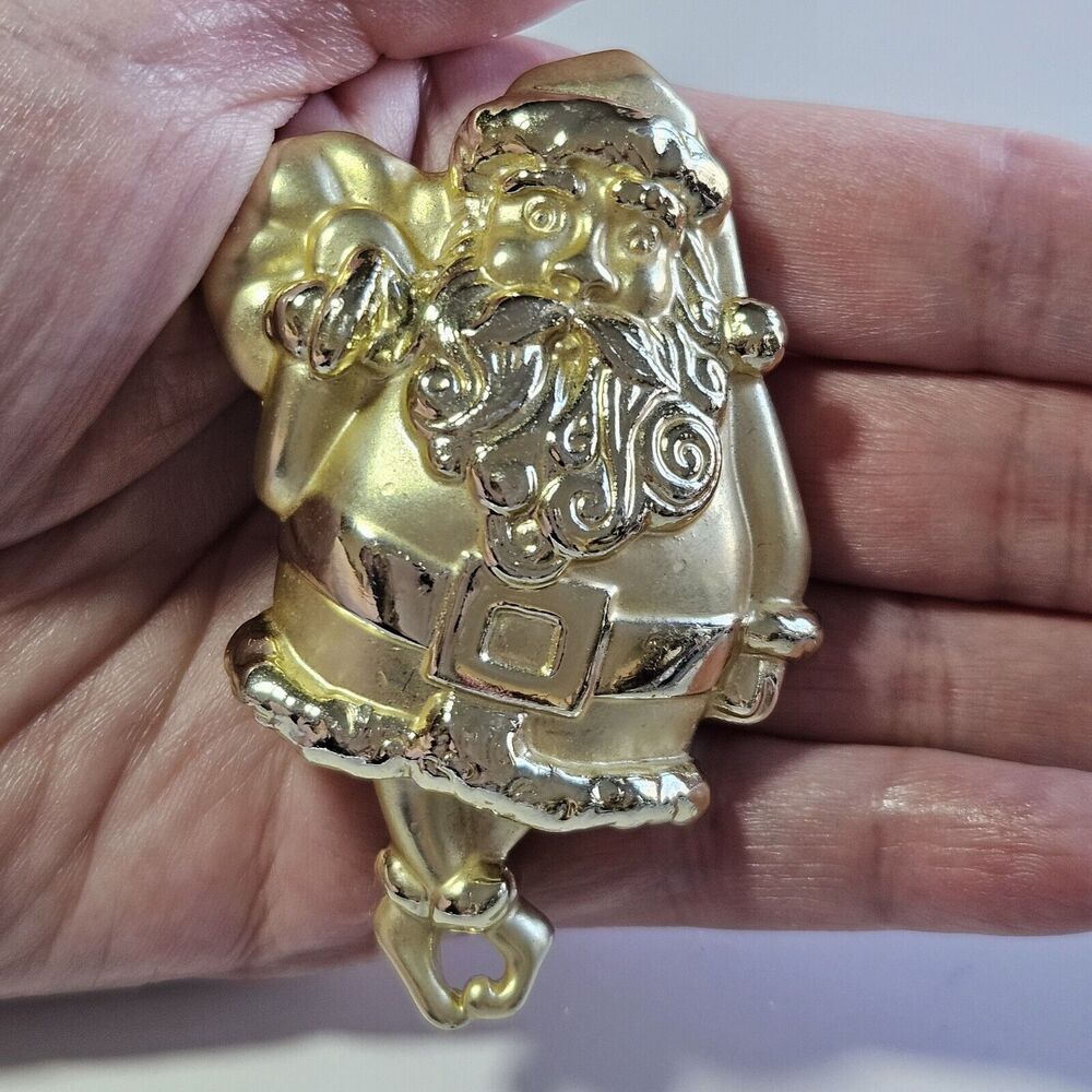 Vintage 1980s AJC Gold Tone Santa Claus Christmas Brooch With Bonus Music!